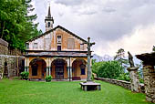 Val d'Aosta - Escursione da Bard ad Arnard. Santuario della Madonna delle Nevi di Machaby. 